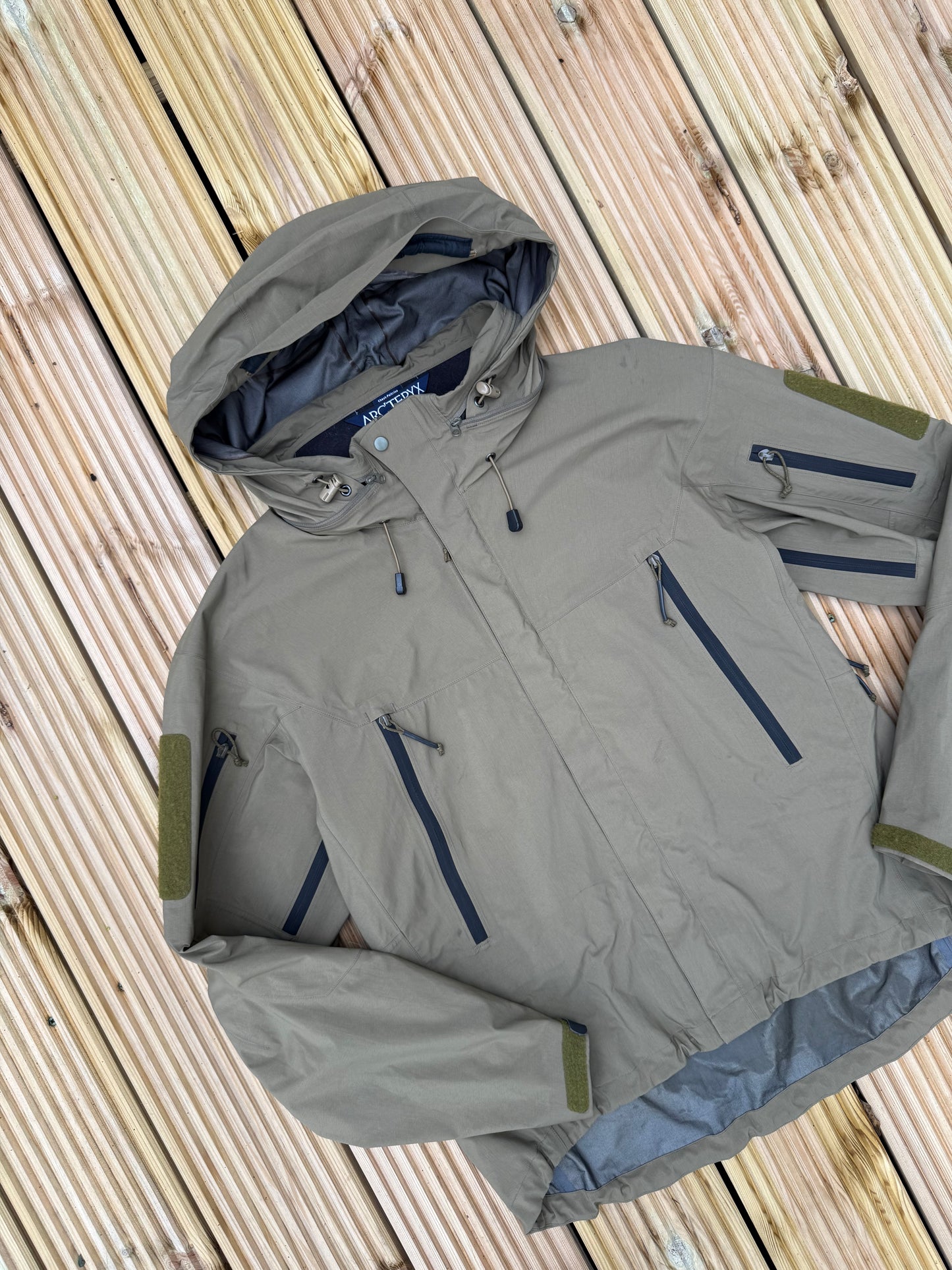 Arc’teryx LEAF Alpha Gen 1 Jacket