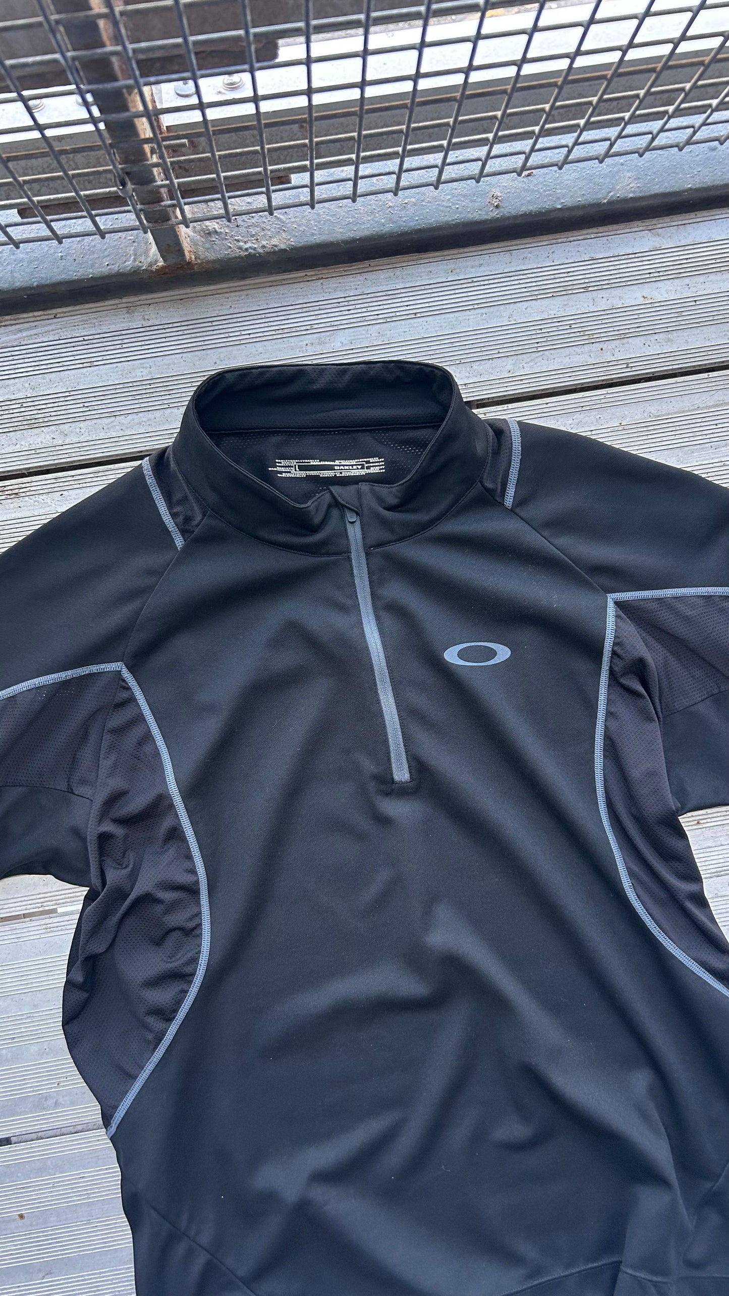 Oakley Zipped Top