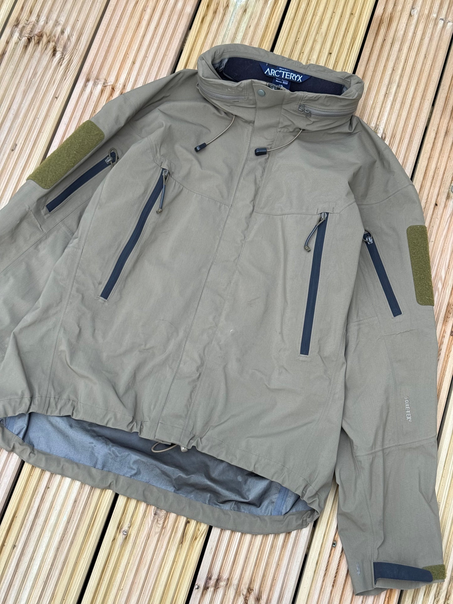 Arc’teryx LEAF Alpha Gen 1 Jacket