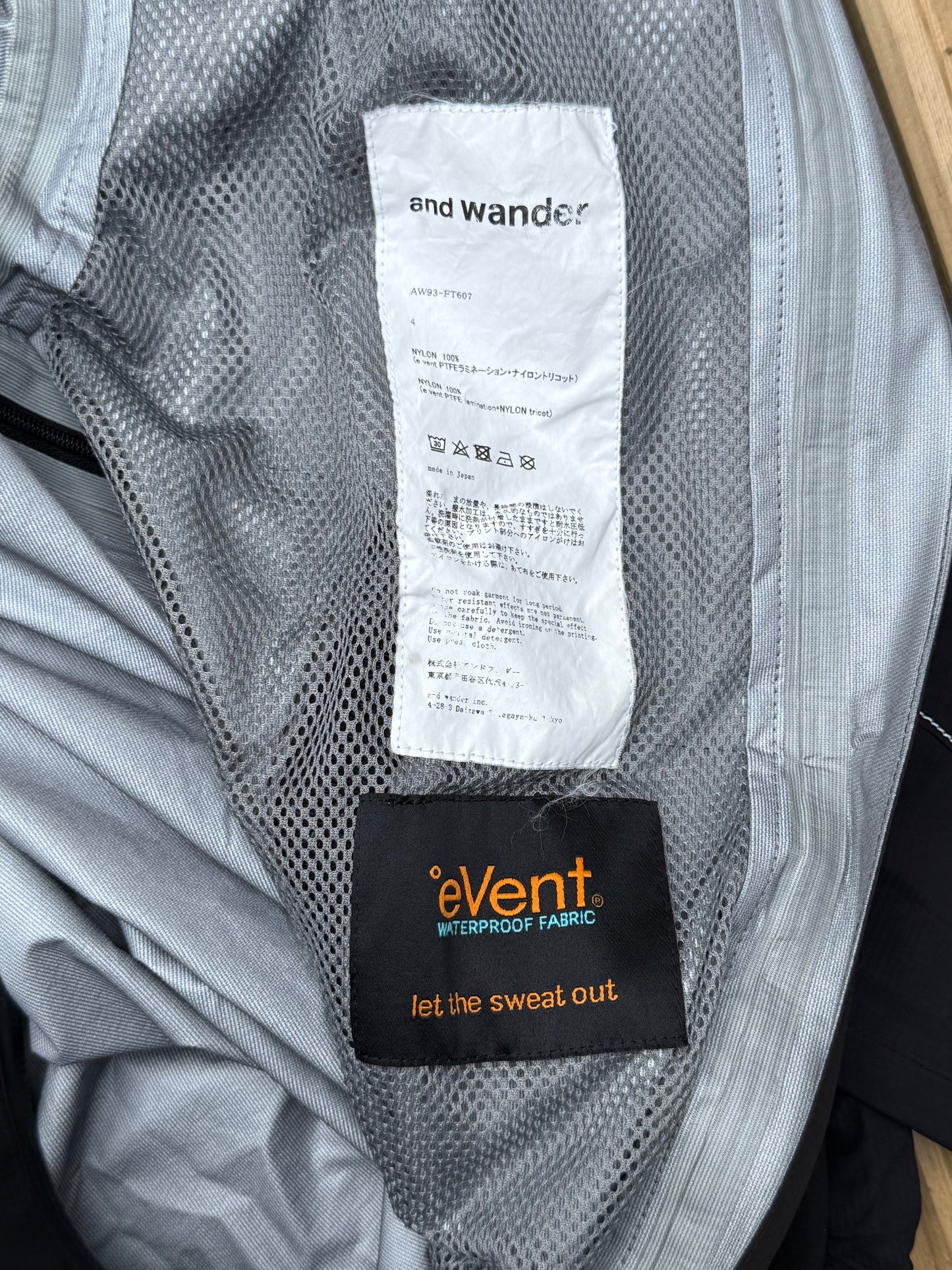 And Wander e-Vent Jacket