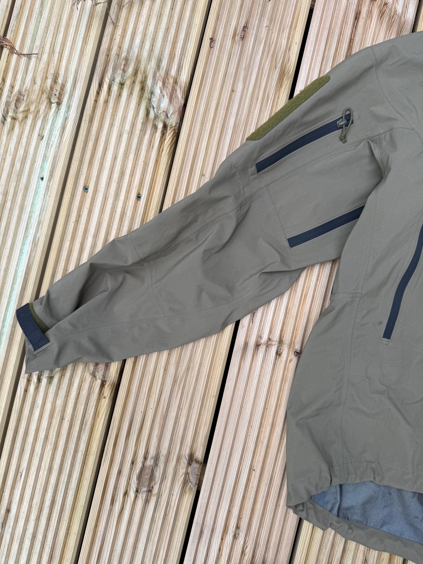 Arc’teryx LEAF Alpha Gen 1 Jacket